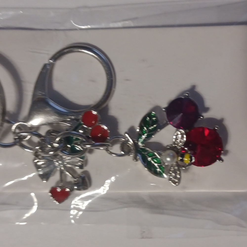 Cherry/Heart/Bee Keychain - Picture 2 of 3